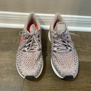 Women’s Nike Shoes Size 10